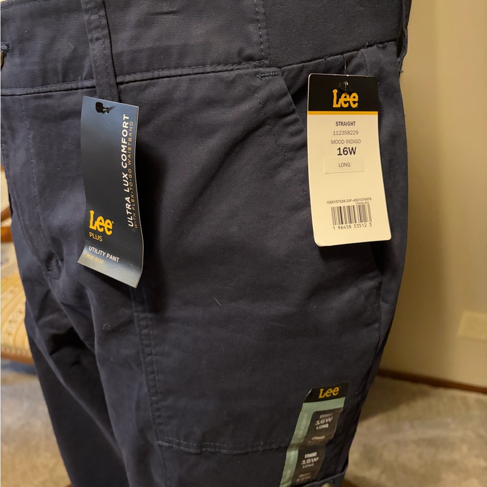 Lee Women’s Navy Blue Utility Pants
16W Long - Picture 4 of 10